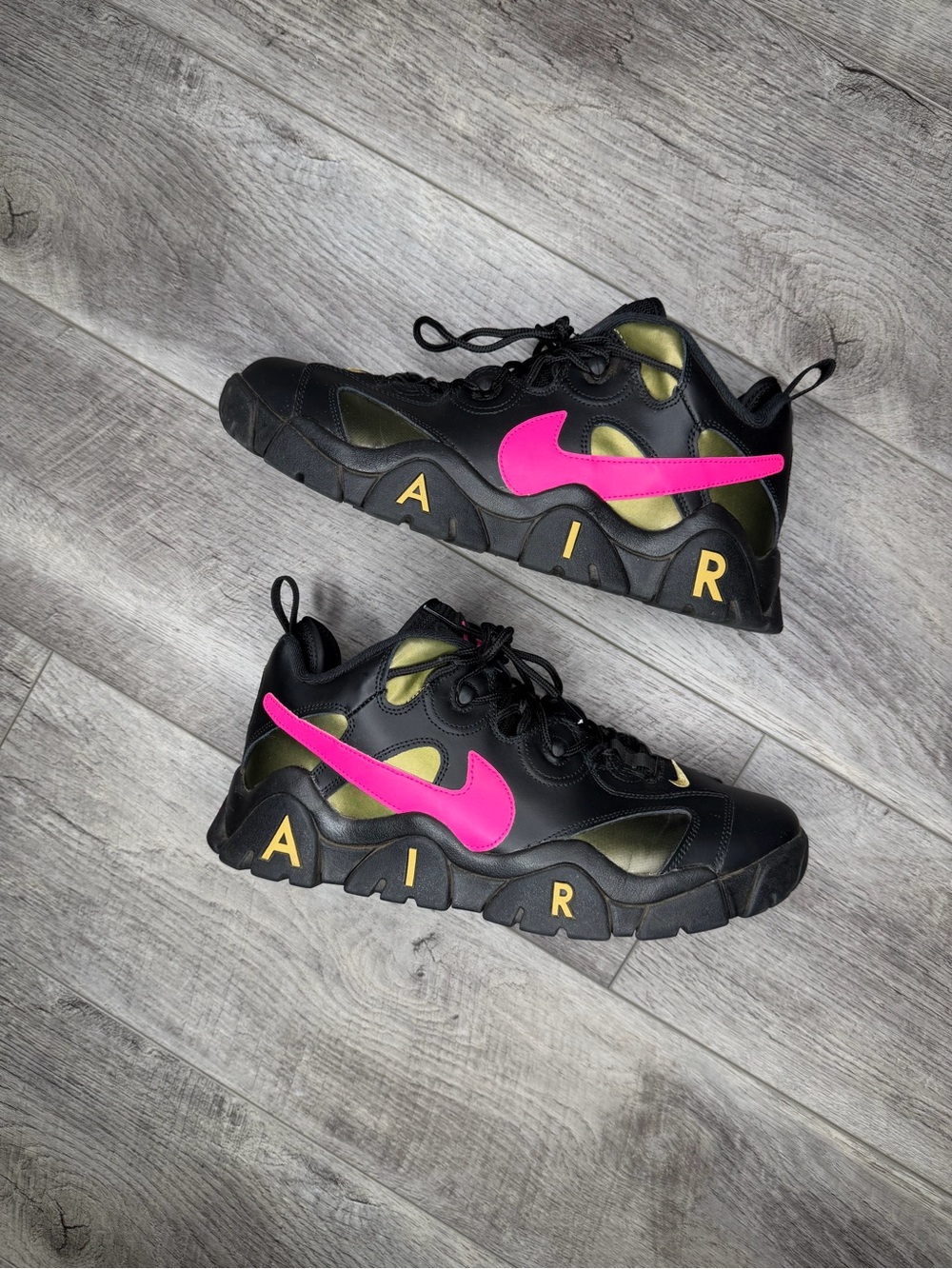 Nike Men’s Black & Hot Pink AIR 305 Sneakers